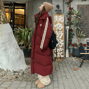 今年流行红色羽绒服女冬季中长款2024新款高级感白鸭绒面包服外套