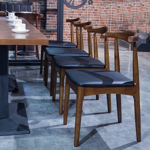 北欧餐椅实木牛角椅子简约西餐厅咖啡厅桌椅甜品店餐桌椅组合批发