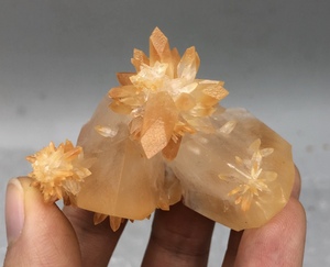 天然花状方解石结晶石矿物晶体