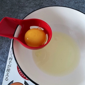 超精致~日本进口蛋清蛋黄分离器 蛋黄蛋白自动分离器 塑料分蛋器