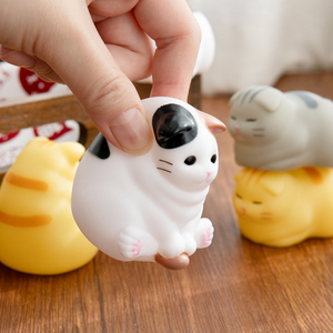 蛋獭家日本办公桌面动物摆件可捏软软小猫猫扭蛋盒蛋放松解压玩具