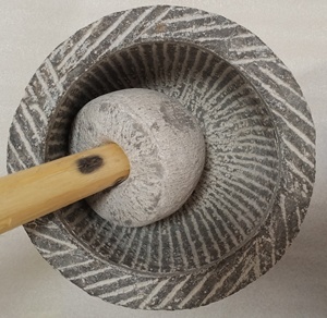 老式糍粑器邮小碓窝蒜臼子纯手工石臼 大青石天然破壁器捣打辣椒