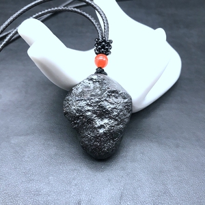 平云阁新疆阜康五彩湾硅化铁能量陨石精品天然原石小挂件吊坠4y-3