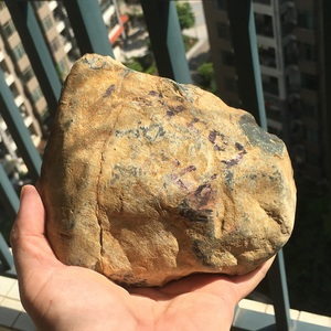 危料翡翠原石危地马拉翡翠原石冰种天空蓝蓝水雪花棉开窗毛料全搏