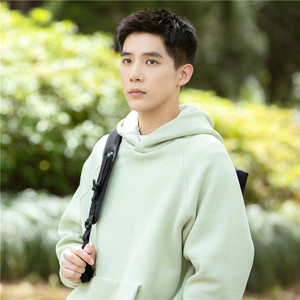 陪你逐风飞翔王安宇邵北笙同款浅绿色连帽卫衣简约宽松上衣男女潮