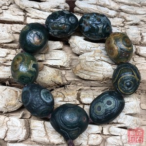 阿拉善玛瑙戈壁石奇石天眼石绿眼睛石精品手串男士女士地表原石