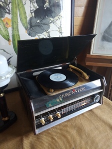 60年代上海华丰无线电厂生产的长风牌电唱收音两用机，古玩老电器