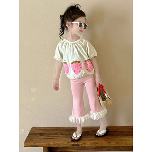 韩版女童2024夏季新款草莓图案短袖上衣女宝宝花瓣边粉色喇叭裤潮