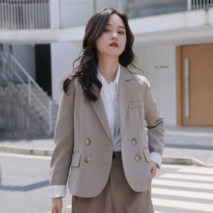 中年女西装外套短款