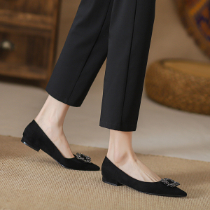 水钻尖头平底鞋女2022年新款浅口软底职业法式单鞋舒适黑色工作鞋