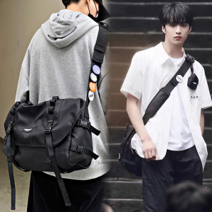 刘耀文同款斜挎包男潮牌大容量邮差工装单肩包女百搭装15寸电脑包