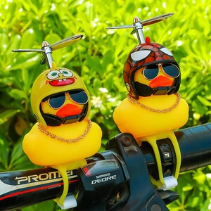 车载小黄鸭时尚潮流摆件发光发亮会叫ing自行车摩的饰品抖音同款