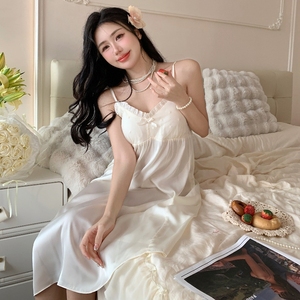 白色吊带睡裙女夏季性感带胸垫纯欲风甜美V领冰丝薄款中长款睡衣