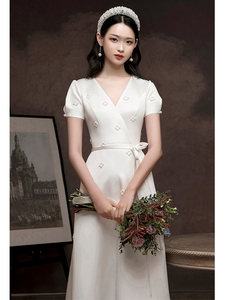 白色订婚礼服裙女敬酒服新娘高级感法式缎面轻婚纱2024新款出门纱