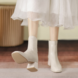 白色短靴女粗跟方头瘦瘦靴女2022年秋冬加绒中跟高跟单靴裸靴子女