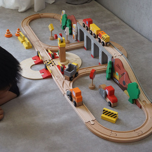 外贸实木轨道套装电动小火车仿真交通工具玩具男孩拼装玩具3-6岁