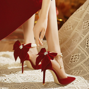 红色秀禾婚鞋细跟尖头高跟鞋女单鞋新款蝴蝶结珍珠不累脚新娘鞋