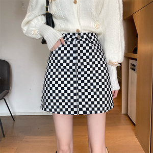 今年流行大码黑白棋盘格子半身裙秋冬胖mm高腰显瘦a字包臀短裙女