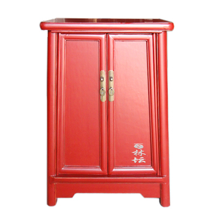 红色的中式柜子