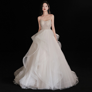 旅拍出门法式主纱轻婚纱2022新款新娘吊带订婚礼服高级感蝴蝶结白