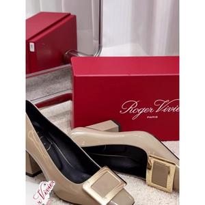 代购Roger Vivier/RV 新款漆皮方扣方根高跟鞋日常休闲女鞋单鞋