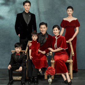 新款影楼亲子全家福拍照服装复古中国风家庭装一家六口摄影旗袍