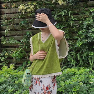 绿色v领马甲女夏季薄款无袖坎肩宽松港风背心蕾丝拼接针织马夹