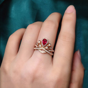 18K白金镶嵌梨形皇冠戒指女时尚气质水滴钻石baby同款玫瑰金指环