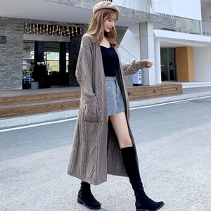 中长款毛衣开衫女秋冬2021新款宽松气质长款过膝加厚麻花针织外套
