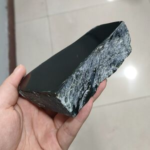 352g和田玉塔青黑羊脂超一细原石纯黑开窗明料豆腐块黑青玉牌子料