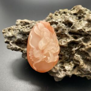 金丝玉籽料吊坠