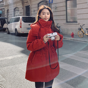 红色白鸭绒羽绒服女冬季2021年新款韩版抽绳收腰显瘦连帽洋气外套