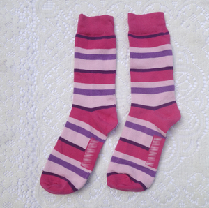 日单 袋鼠昭和复古玫粉色条纹可爱活力运动中筒女袜 涤纶偏薄