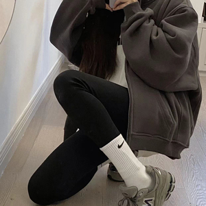 nike耐克外穿袜子女纯棉中筒袜春秋ins潮搭配鲨鱼裤的长筒网红款