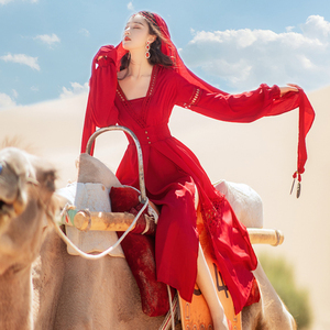 适合去沙漠拍照红裙青海湖茶卡盐湖度假连衣裙迪拜土耳其旅游穿搭