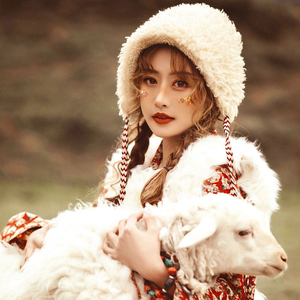 西藏拉萨青海湖草原旅拍羊羔毛绒雷锋帽云南新疆度假保暖雪地帽