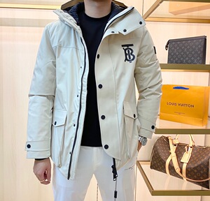 代购正品burberry/巴宝莉 20秋冬款tb战马羽绒服外套连帽休闲男装