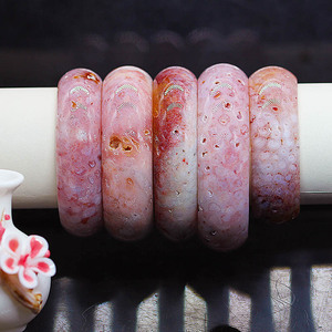 艾福莱印尼珊瑚玉手镯天然粉晶洞精品美腻冰透女款首饰直播间挑选