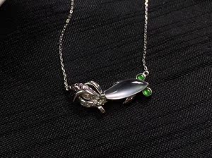 翡翠鱼镶嵌锁骨链