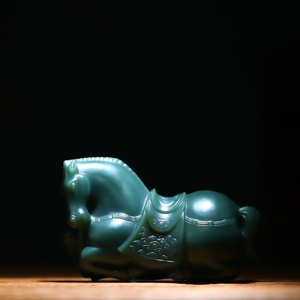 一石一木天然新疆和田玉唐马驰骋万里大师精工作品青玉细料黑羊脂