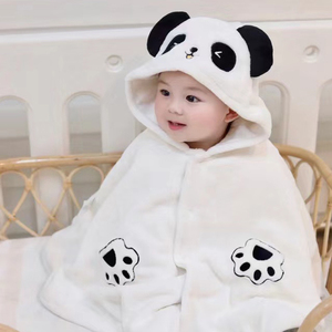 婴儿法兰绒斗篷春秋外出宝宝冬季出门披肩外套儿童熊猫防风衣服