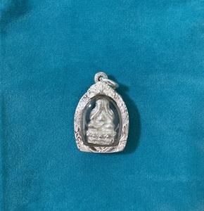 泰国佛牌 龙婆卡贤掩面佛 2538年莲花必打佛