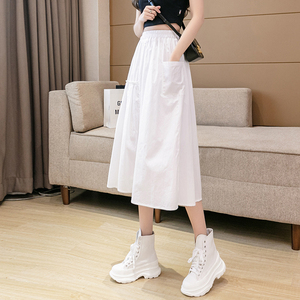 白色半身裙过膝