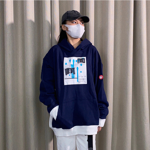 蓝白拼接卫衣男