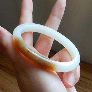 00珍帆远航淘宝和田玉 俄罗斯糖白玉 渐变色56内径圆条手镯一枚0人