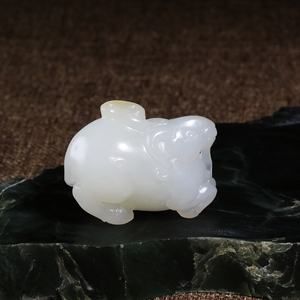 【姑苏润石堂】在售苏工天然新疆和田玉籽料生肖羊吊坠挂件