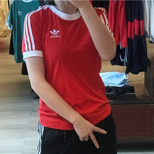 阿迪达斯三叶草红色短袖女2024春季新款运动T恤宽松半袖透气体恤