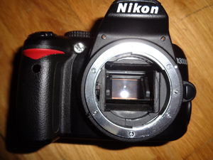 尼康D3000数码单反相机机身无镜头电池和充电器内存卡数据线配件
