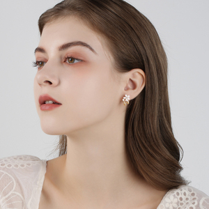 纯银针法式白花耳环个性独特港风耳饰2021年新款潮女人味休闲耳钉