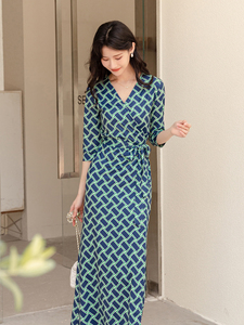 FTT DVF裹身裙夏新款V领显瘦气质高级感绿色格子一片式度假连衣裙